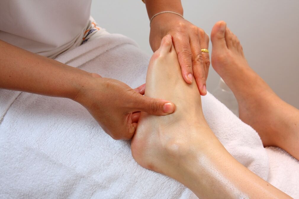 ankle massage in case of arthrosis